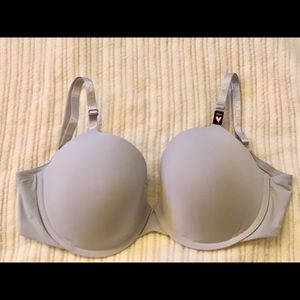 VICTORIAS SECRET 34DD BRA